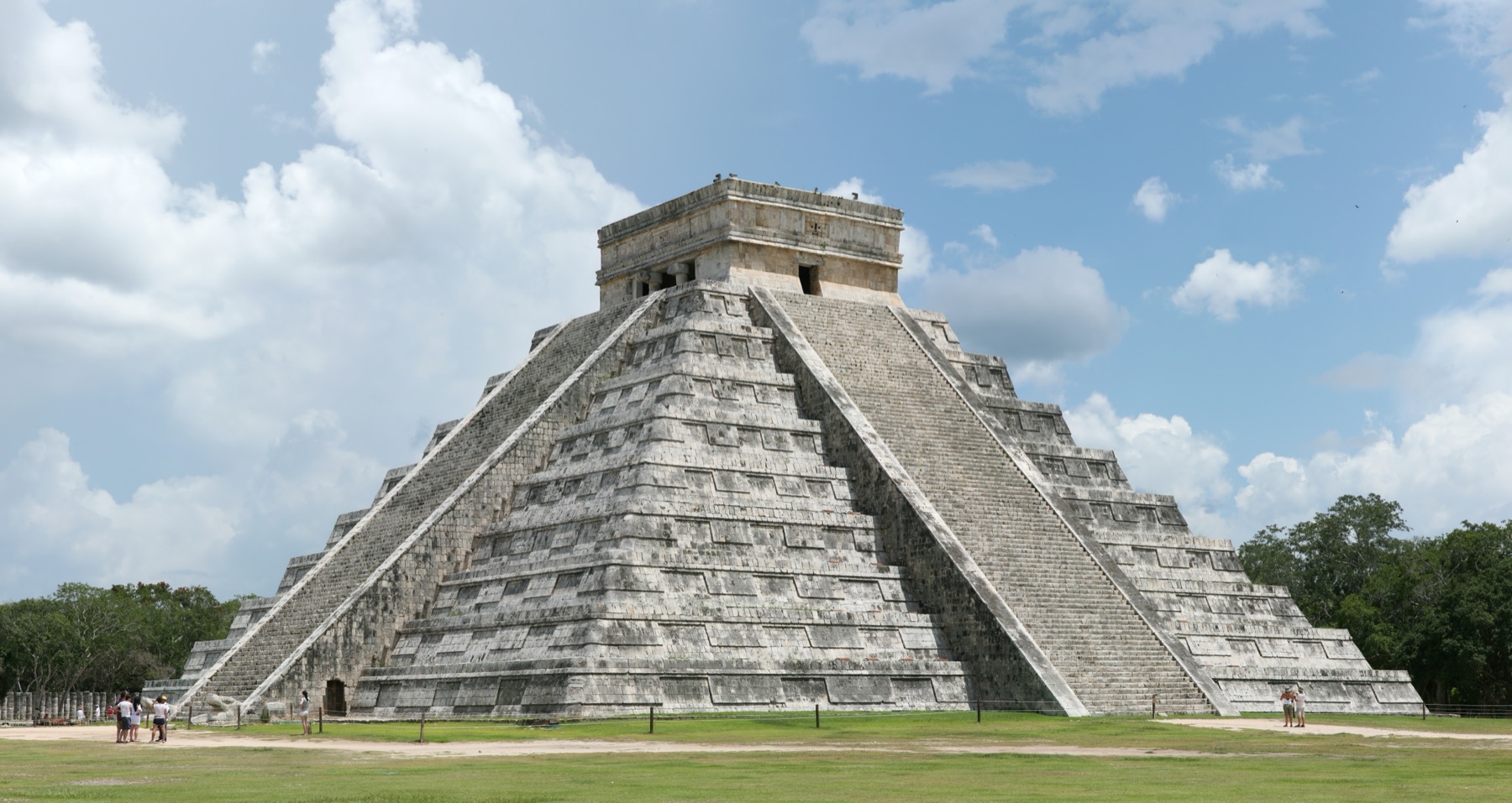 The Chichen Itza pyramid under a bright sky